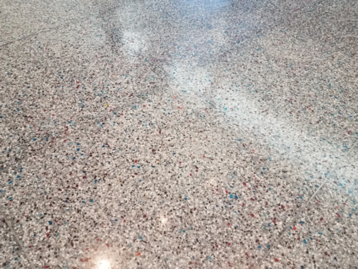 Multi-color quartz broadcast floor
