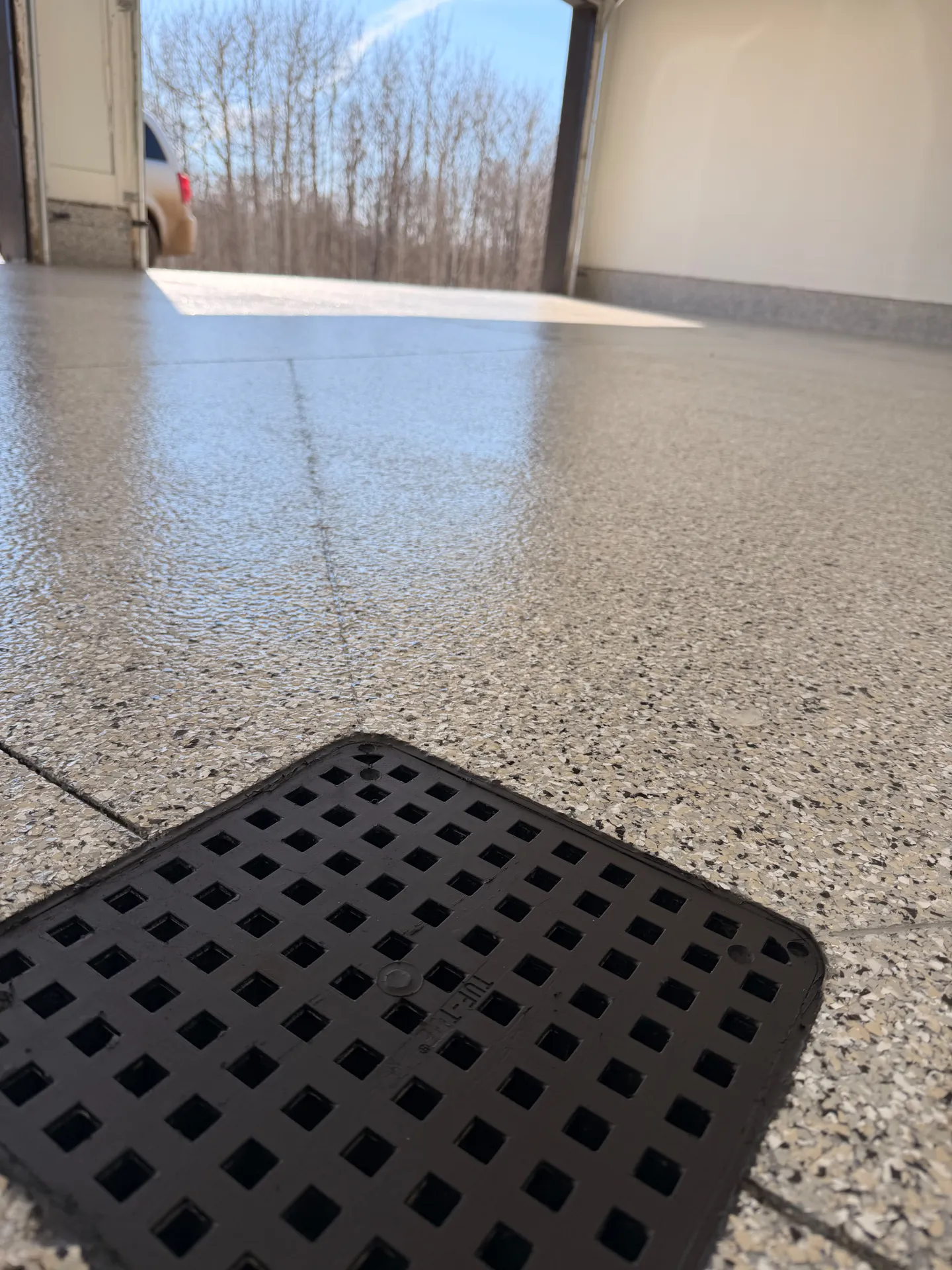 Flake epoxy floor with drain detail